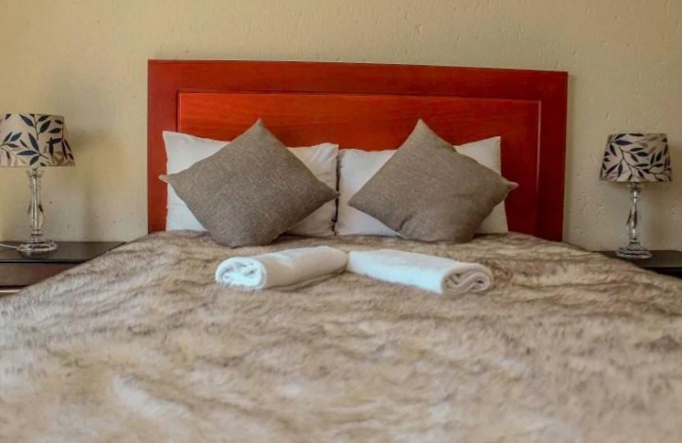 2X Double/ Twin Bed Rooms - R1,500